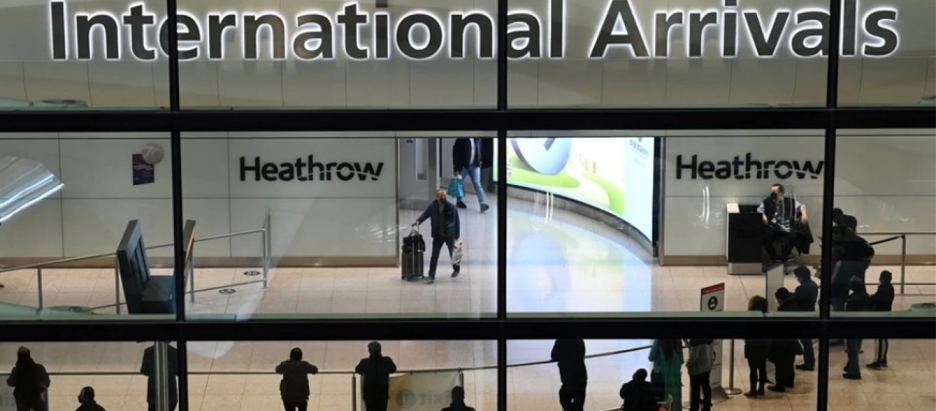 Βρετανία: Κάθειρξη έως και 10 ετών και πρόστιμα έως και 10.000 λιρών για όσους «σπάνε» την ταξιδιωτική καραντίνα